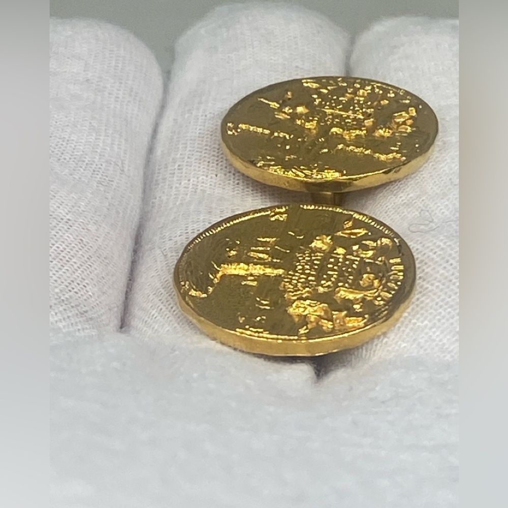 Chanel Vintage 80s Gold Tone Cufflinks - Picture 13 of 14